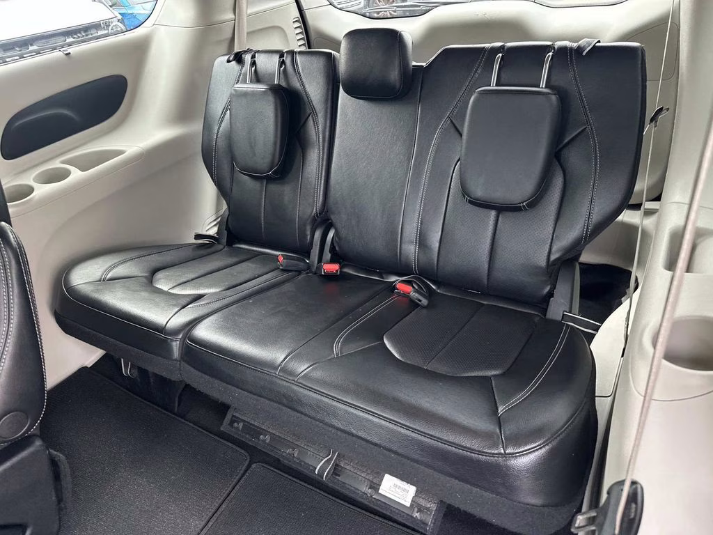 2022 Ceramic Gray Clearcoat Chrysler Pacifica Touring L FWD Van