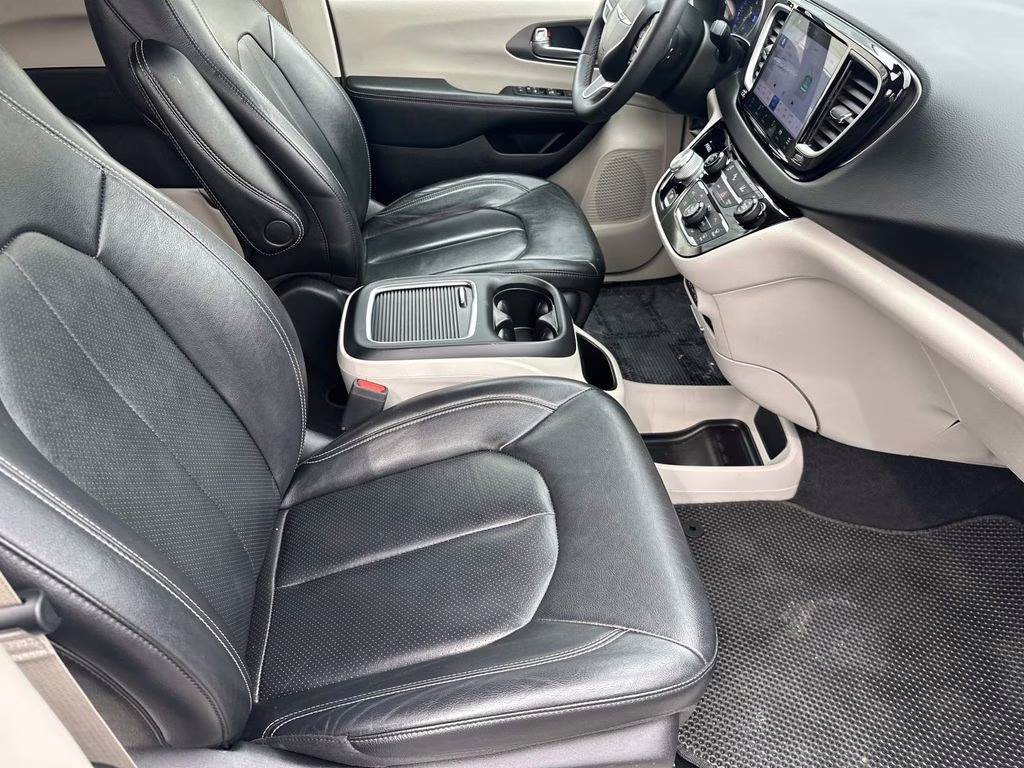 2022 Ceramic Gray Clearcoat Chrysler Pacifica Touring L FWD Van