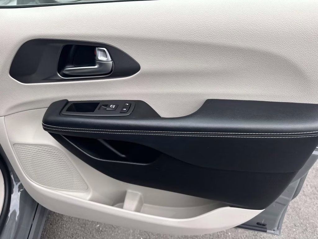 2022 Ceramic Gray Clearcoat Chrysler Pacifica Touring L FWD Van