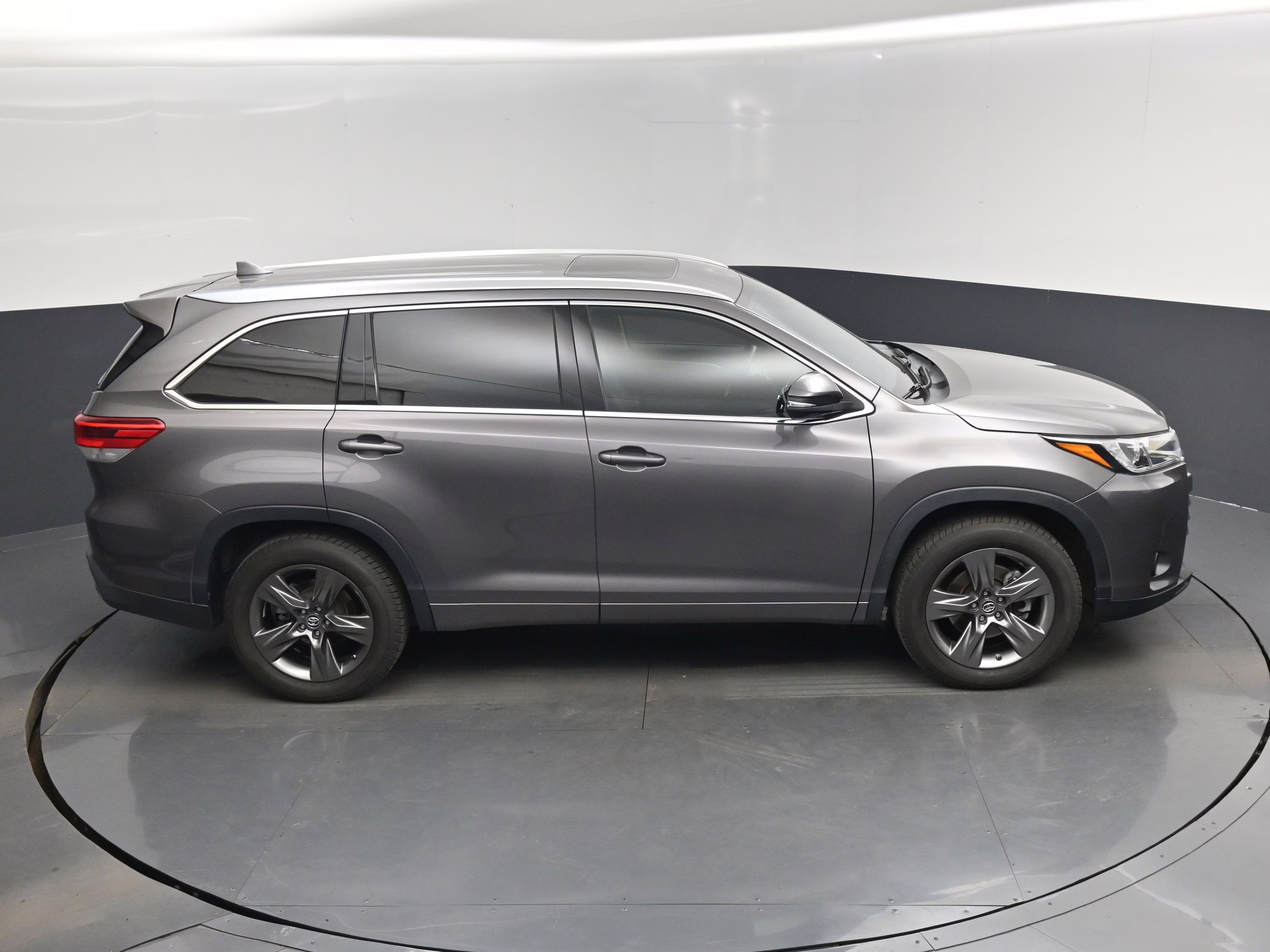 2018 Gray Toyota Highlander Limited FWD SUV