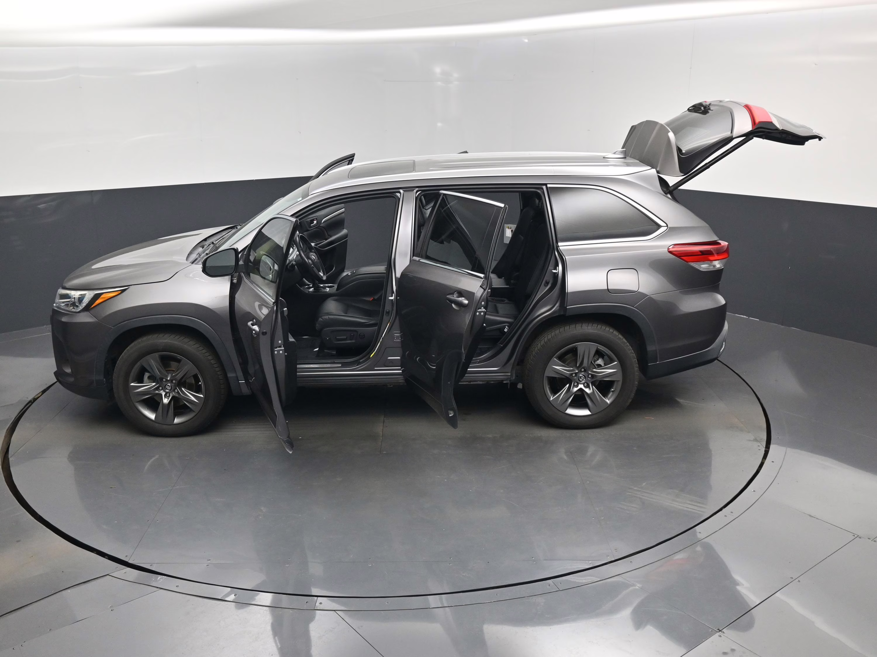 2018 Gray Toyota Highlander Limited FWD SUV