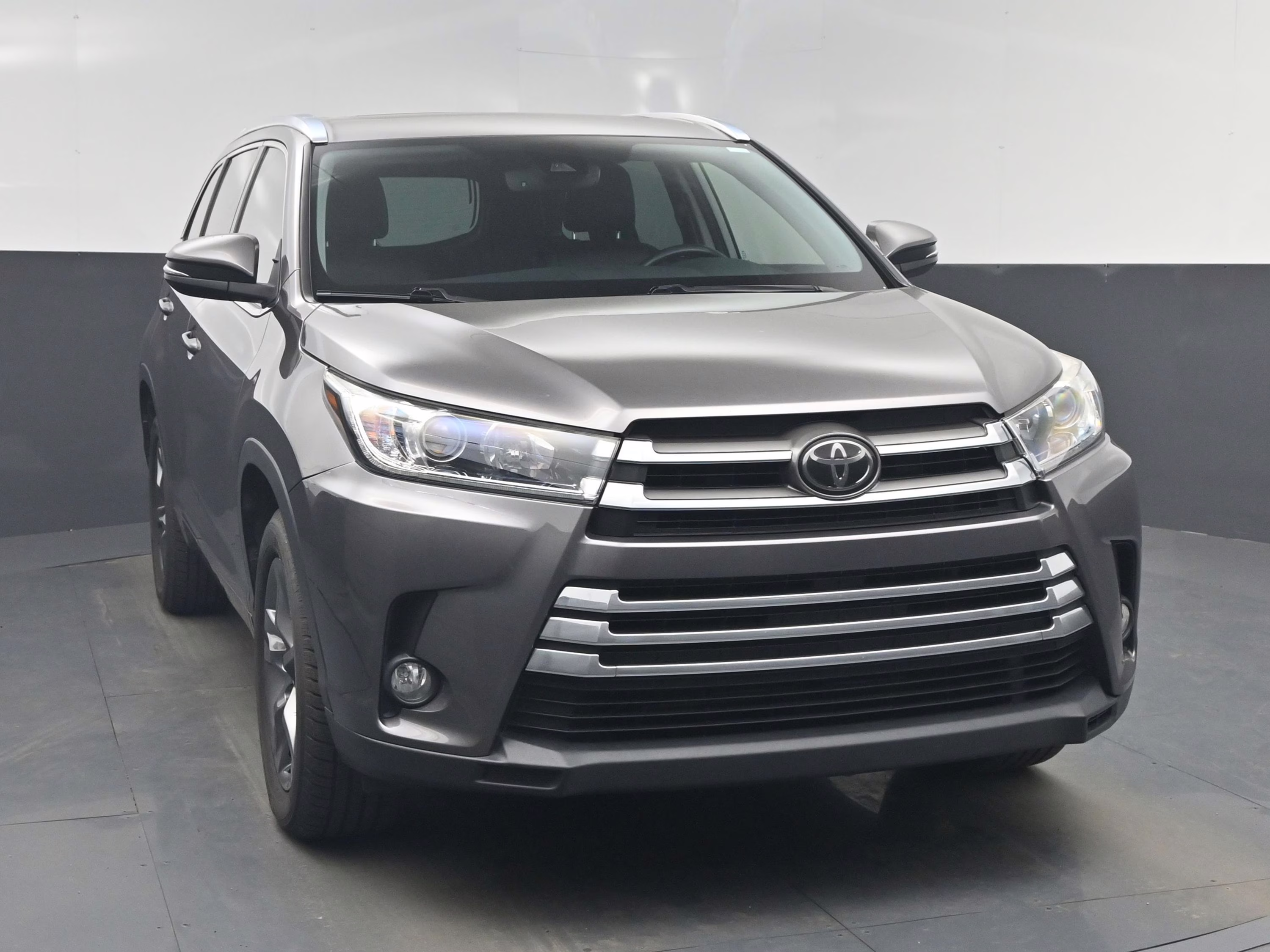 2018 Gray Toyota Highlander Limited FWD SUV