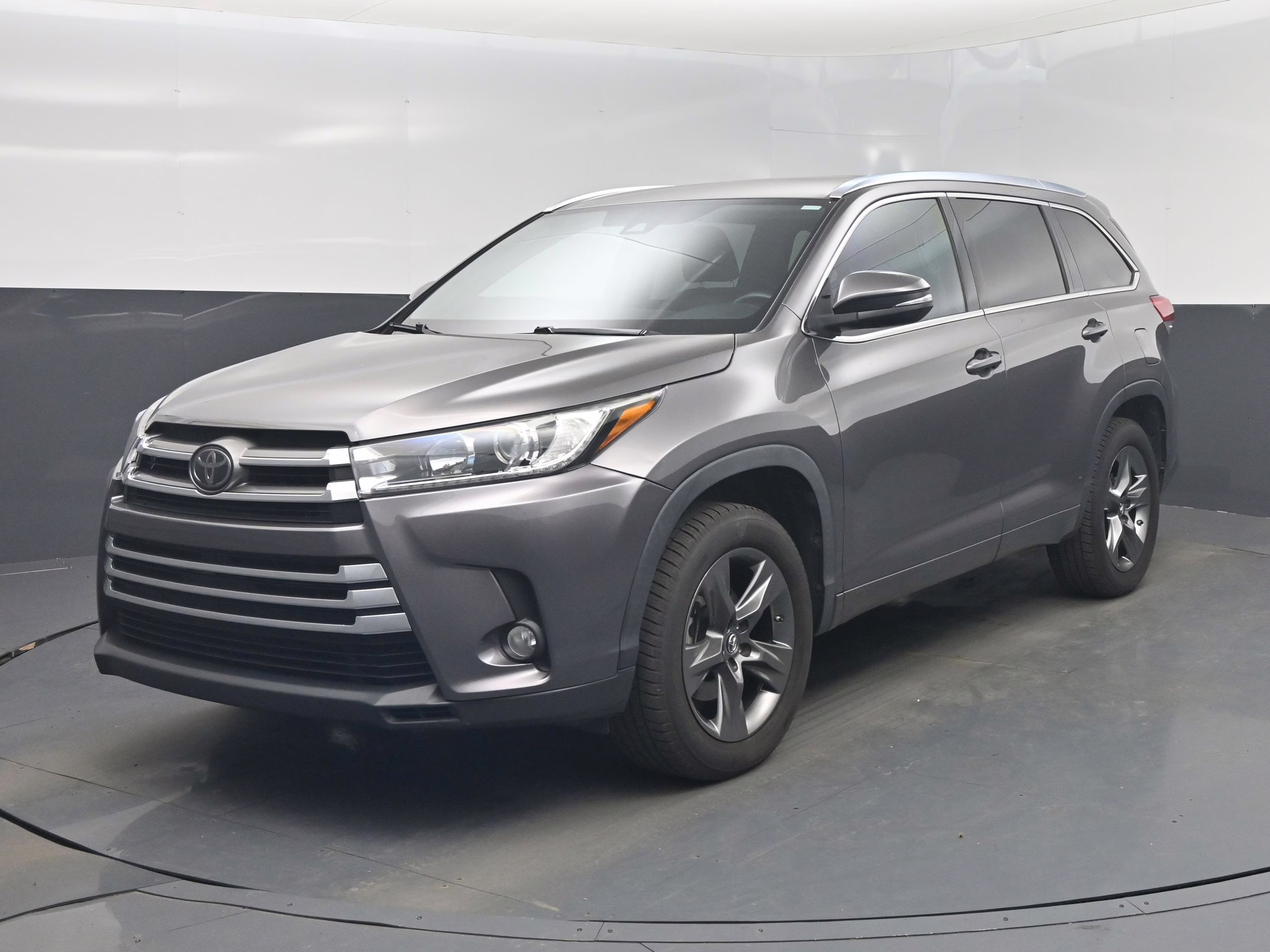 2018 Gray Toyota Highlander Limited FWD SUV