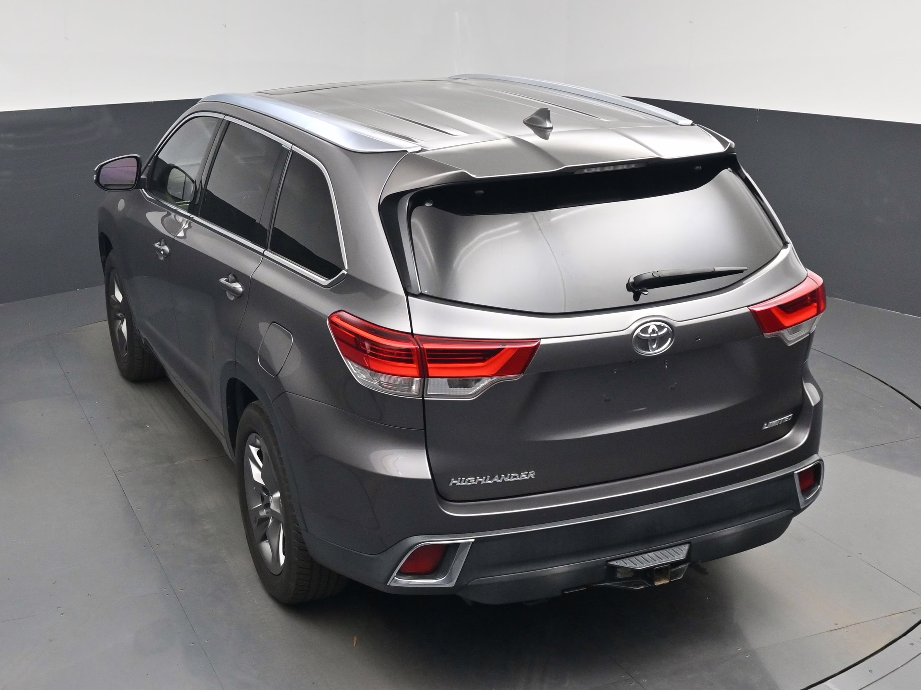 2018 Gray Toyota Highlander Limited FWD SUV