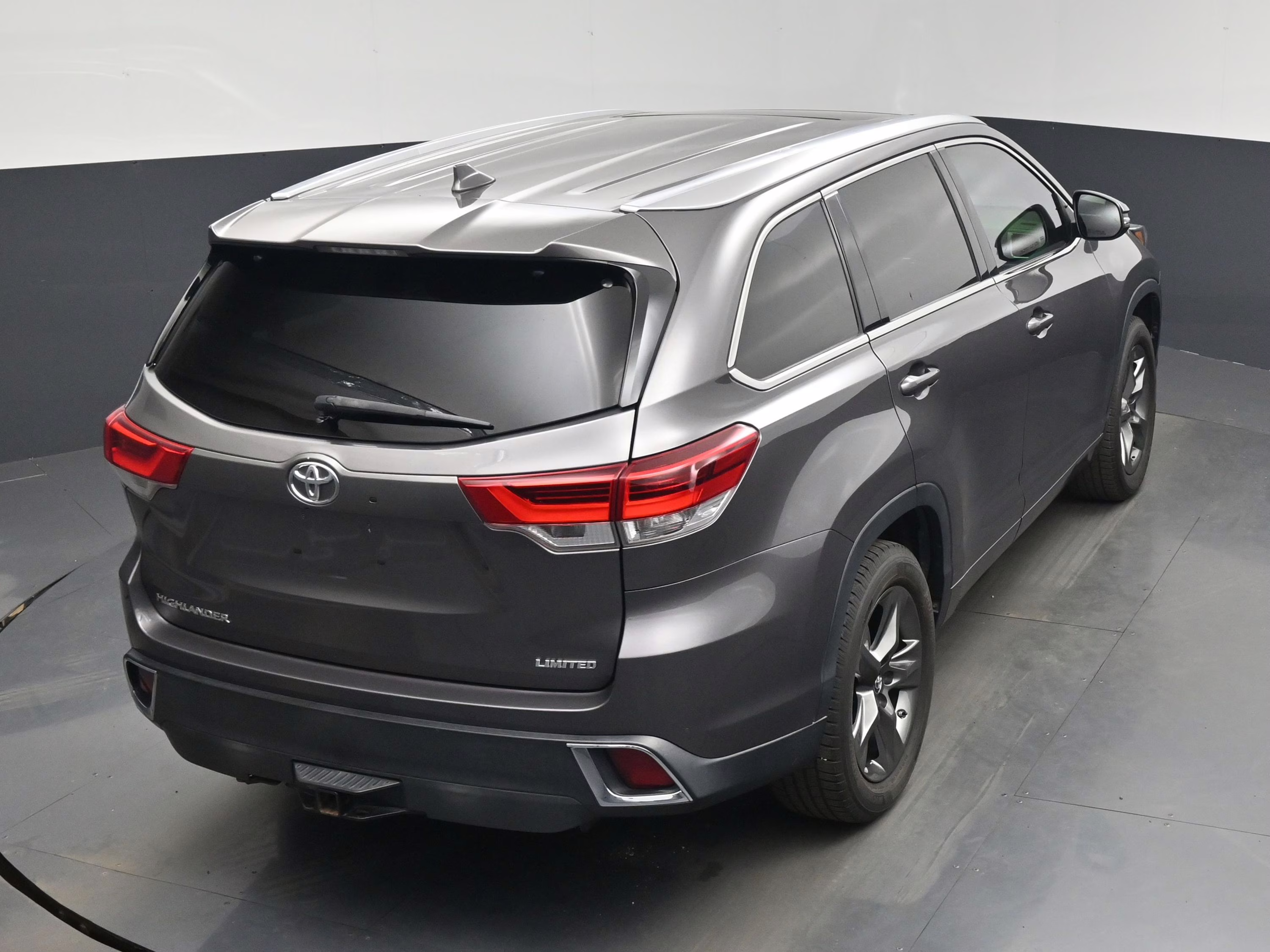 2018 Gray Toyota Highlander Limited FWD SUV