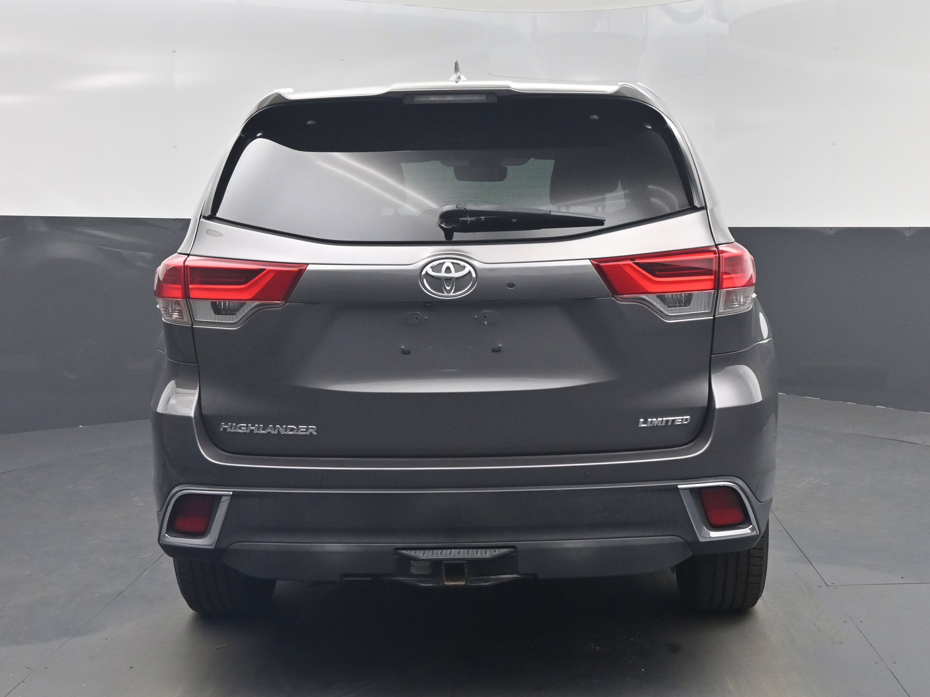 2018 Gray Toyota Highlander Limited FWD SUV