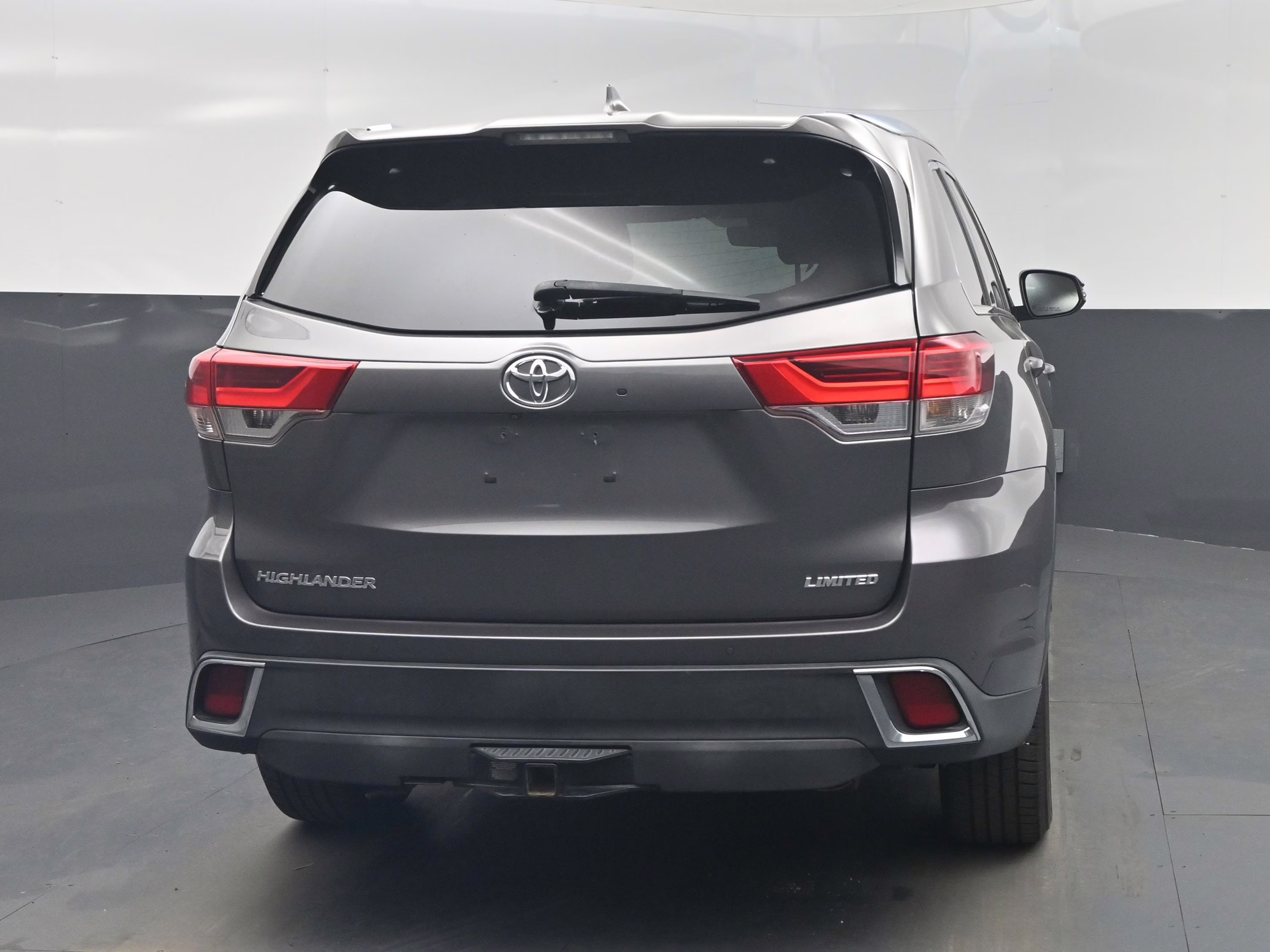 2018 Gray Toyota Highlander Limited FWD SUV