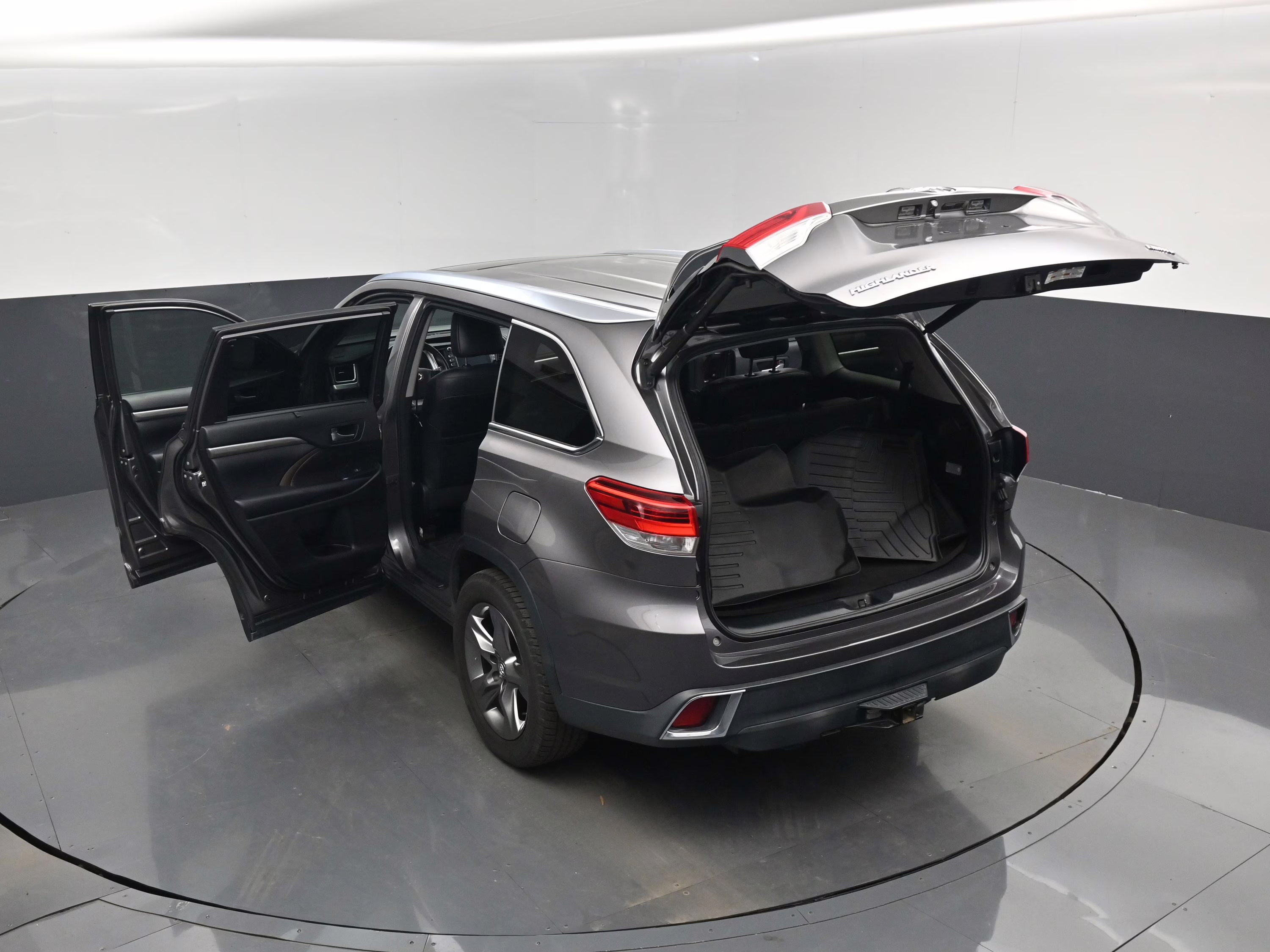 2018 Gray Toyota Highlander Limited FWD SUV