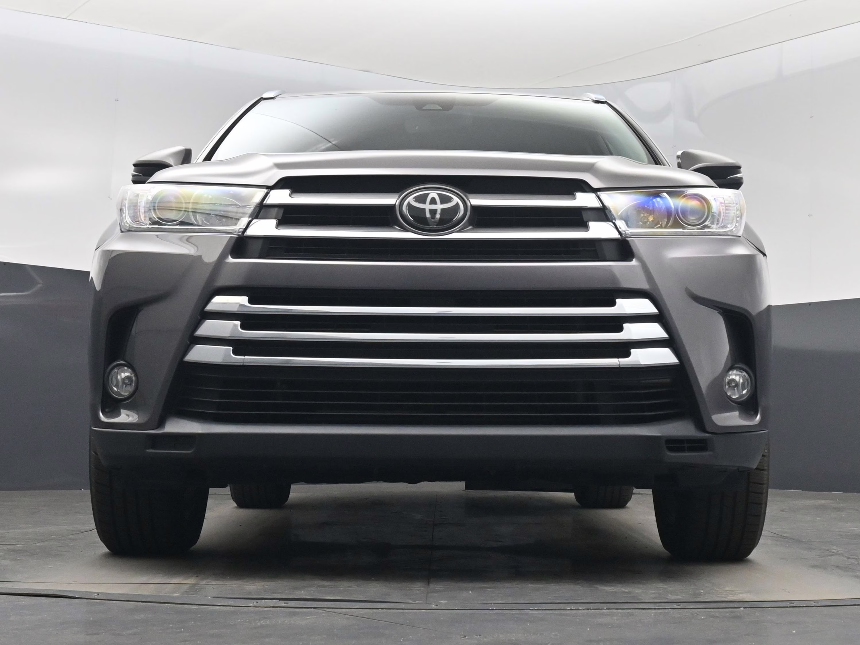 2018 Gray Toyota Highlander Limited FWD SUV