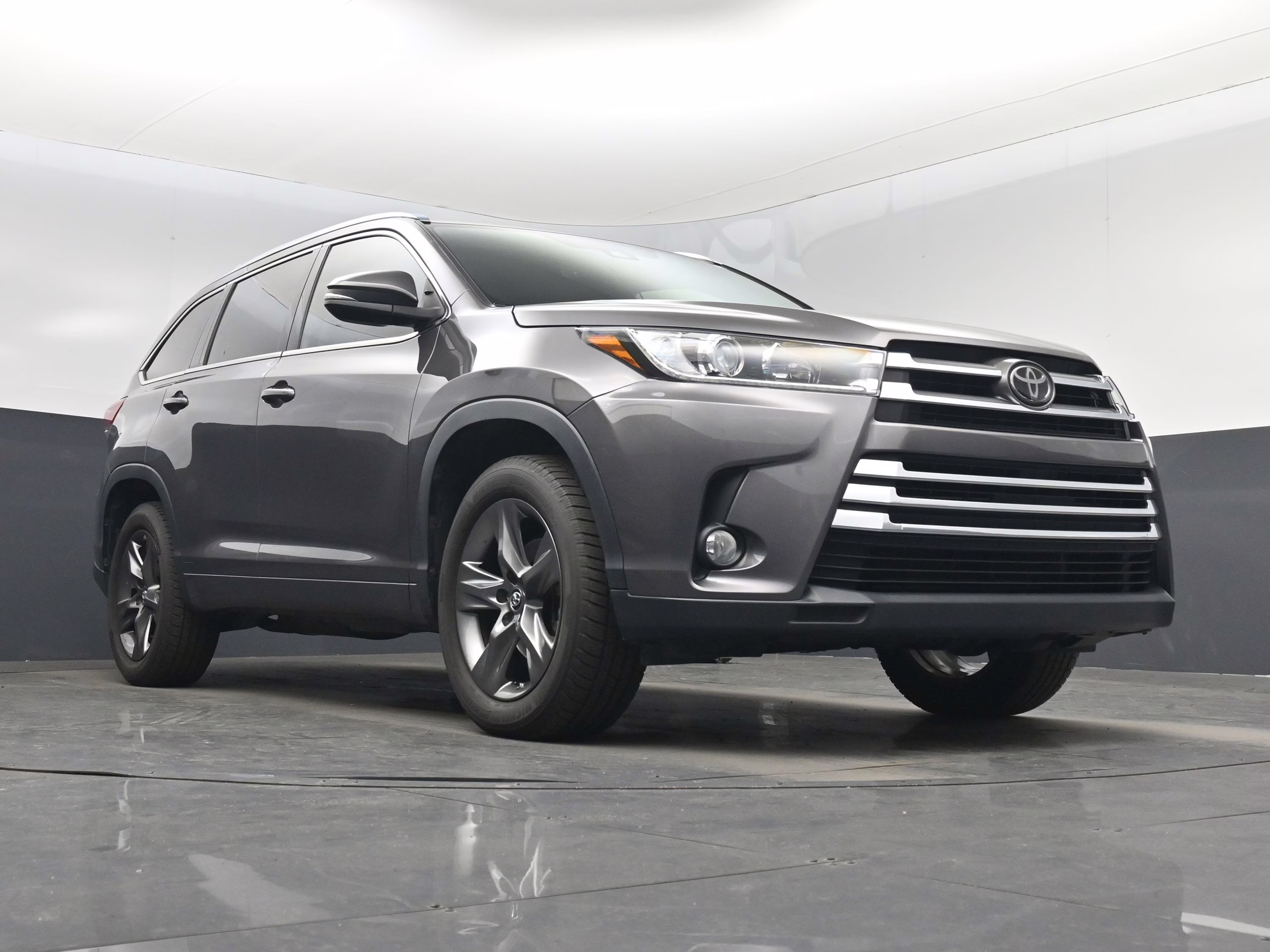 2018 Gray Toyota Highlander Limited FWD SUV