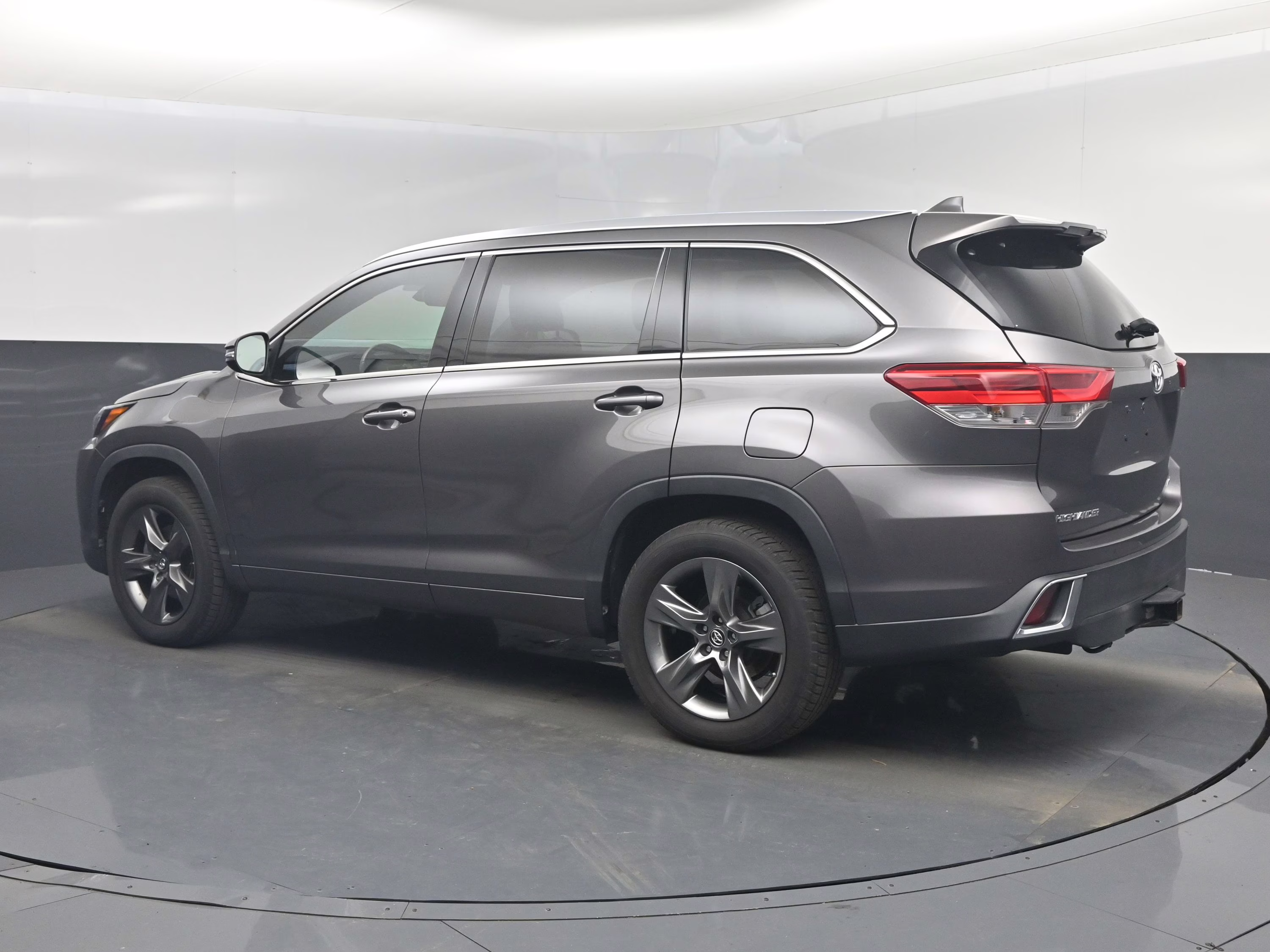 2018 Gray Toyota Highlander Limited FWD SUV