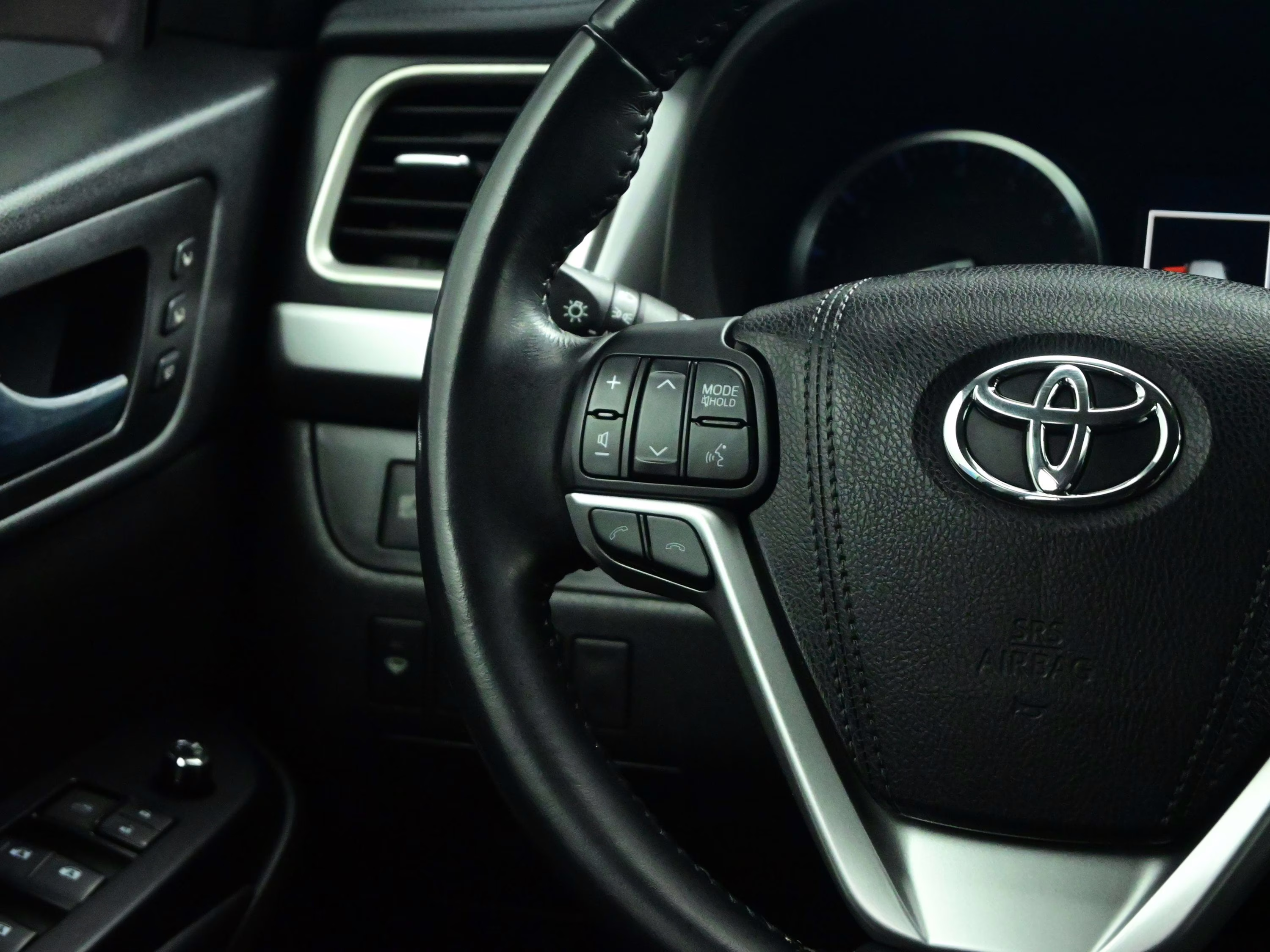 2018 Gray Toyota Highlander Limited FWD SUV