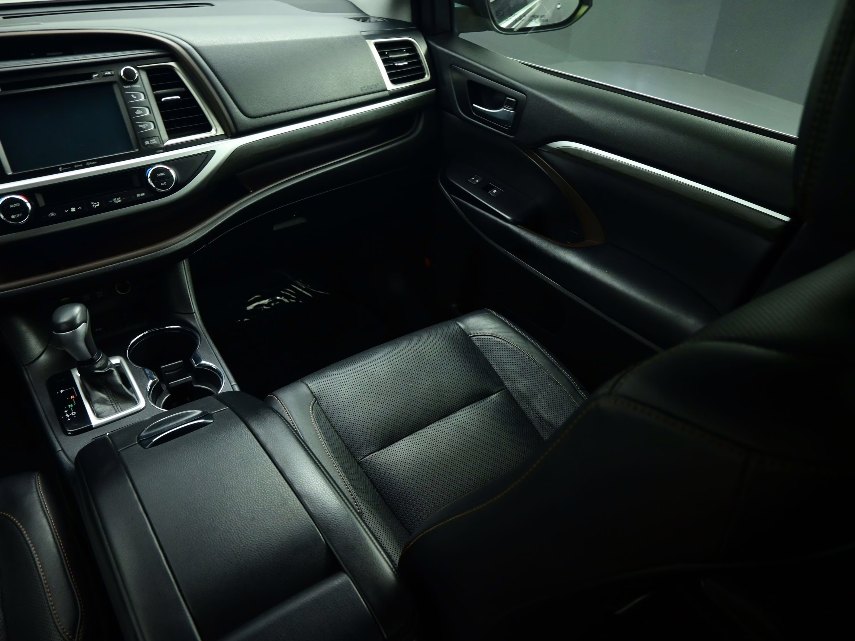 2018 Gray Toyota Highlander Limited FWD SUV