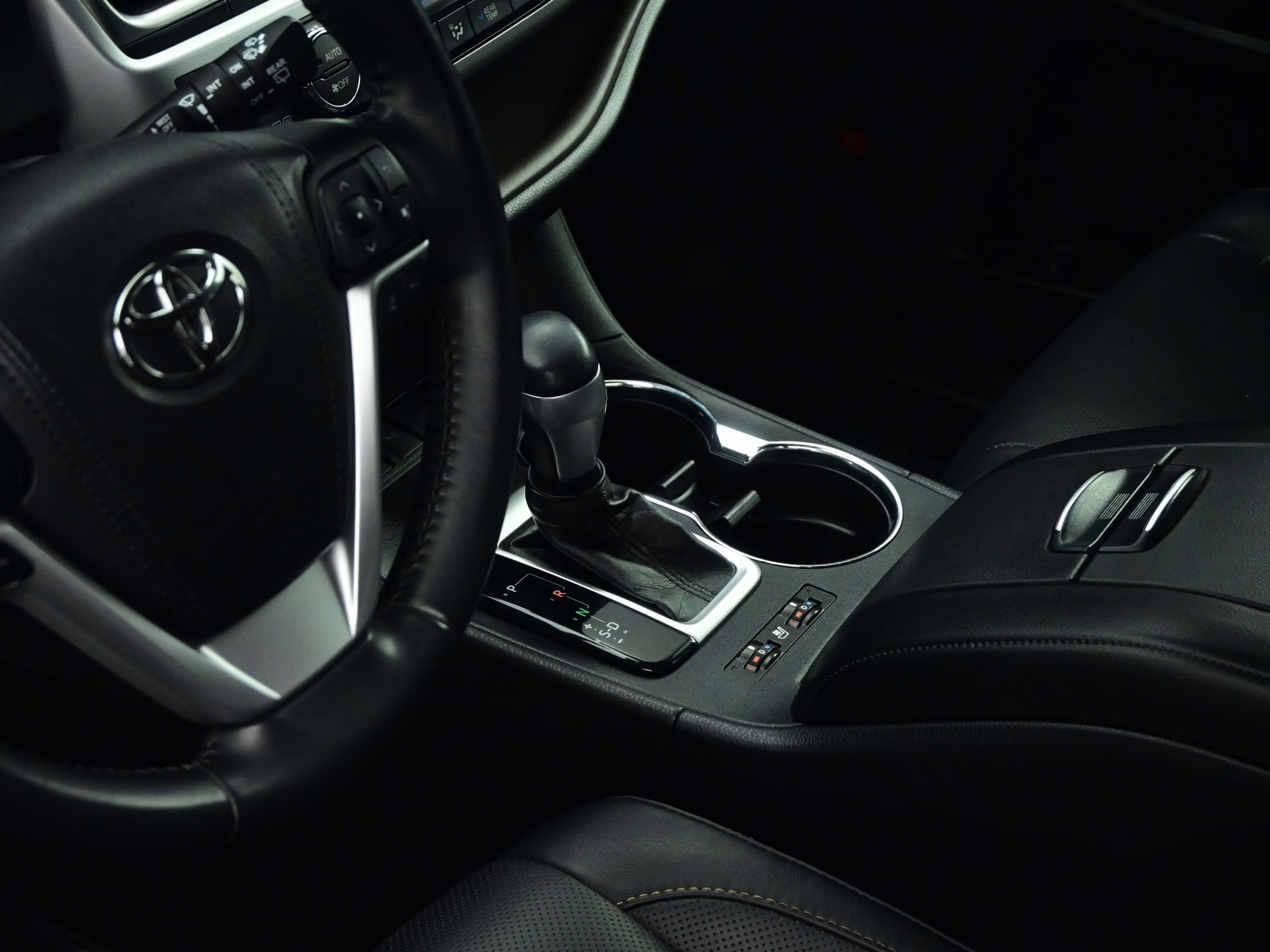 2018 Gray Toyota Highlander Limited FWD SUV