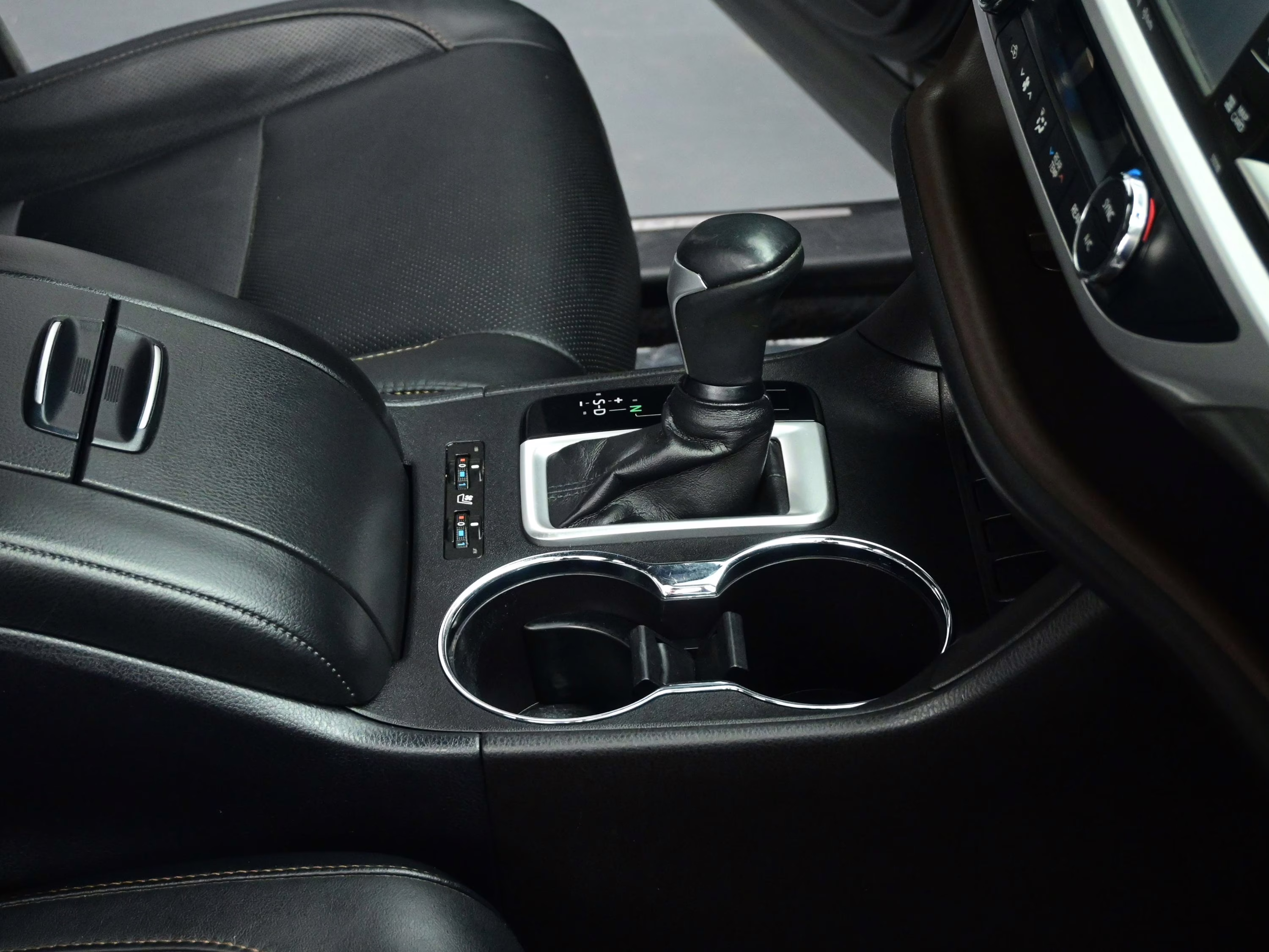 2018 Gray Toyota Highlander Limited FWD SUV