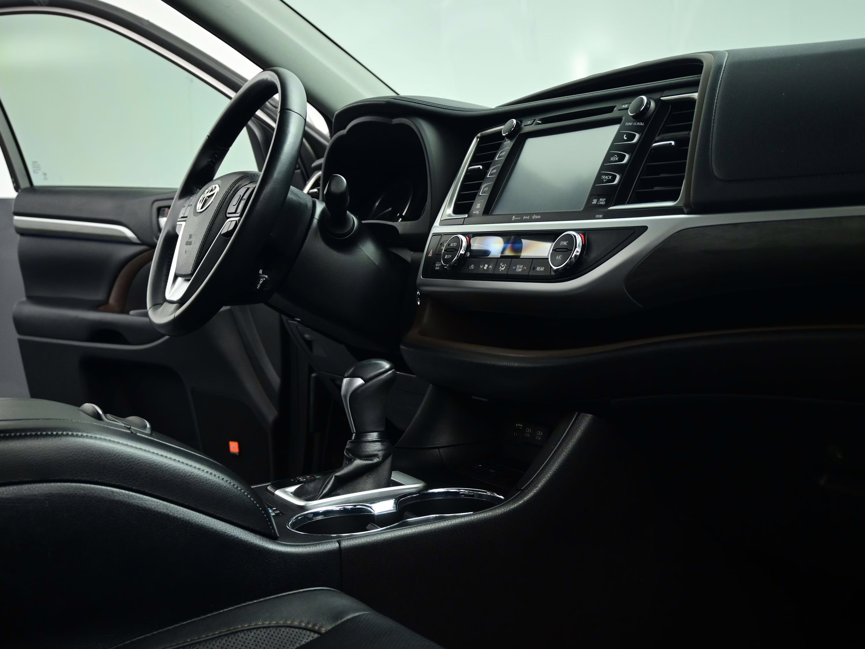 2018 Gray Toyota Highlander Limited FWD SUV