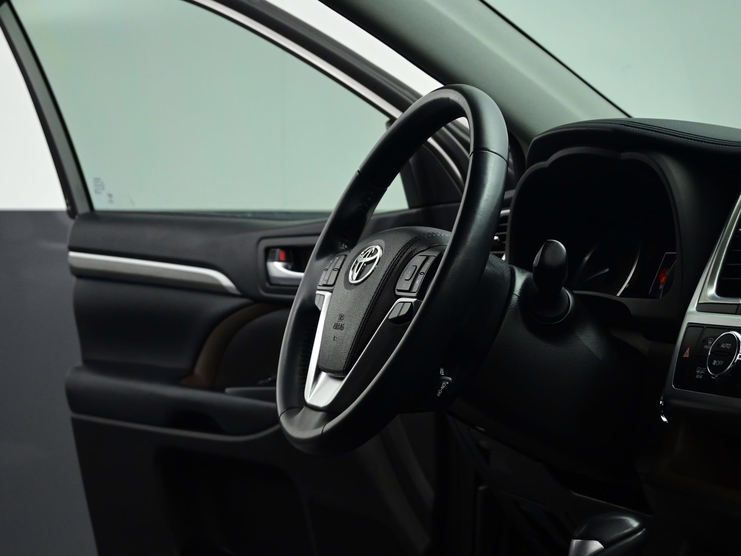 2018 Gray Toyota Highlander Limited FWD SUV