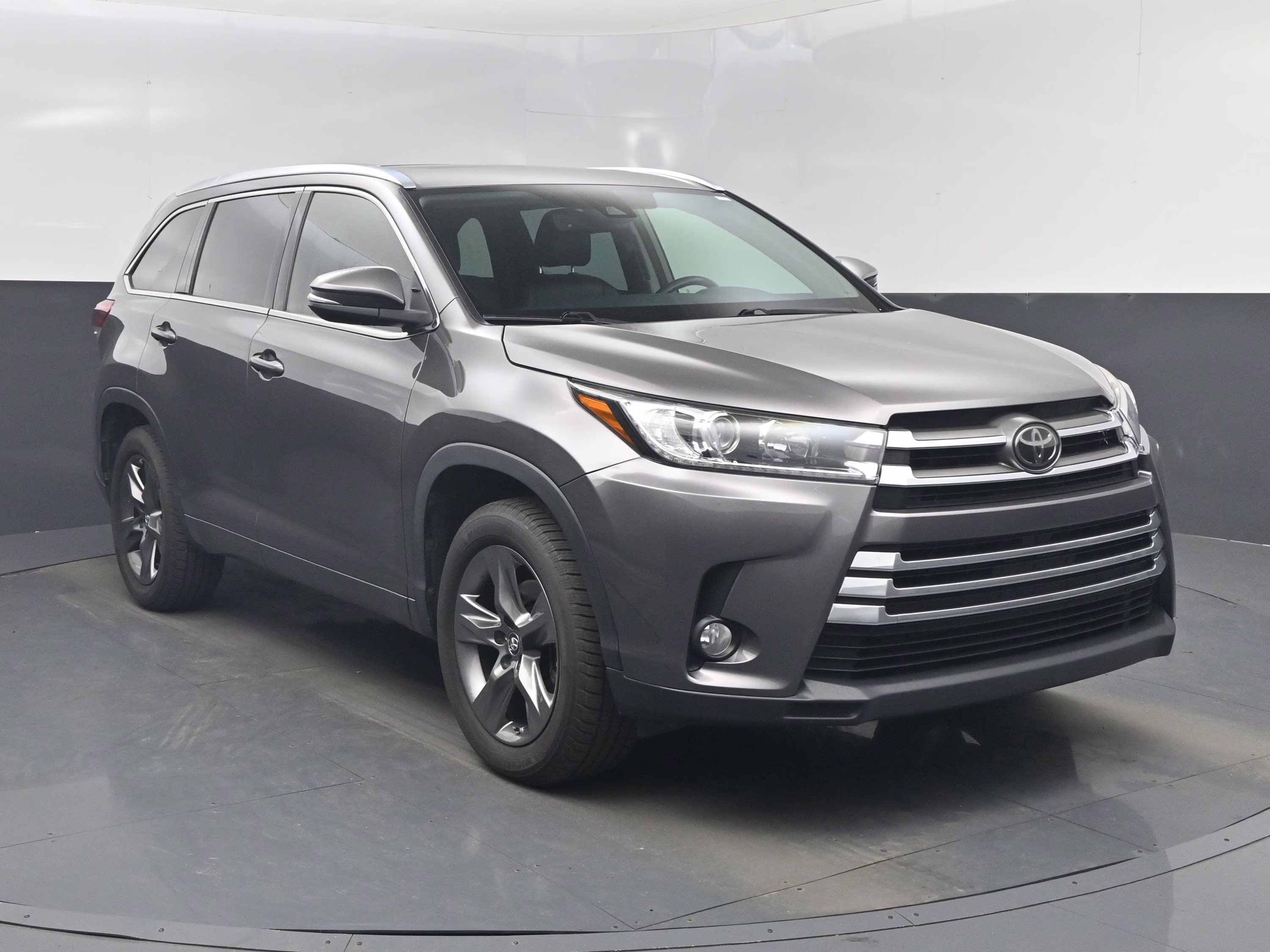 2018 Gray Toyota Highlander Limited FWD SUV