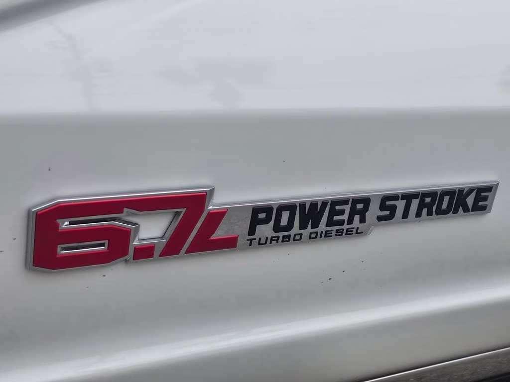 2026 Star White Metallic Tri-Coat Ford Super Duty F-250 SRW Lariat 4X4 Truck