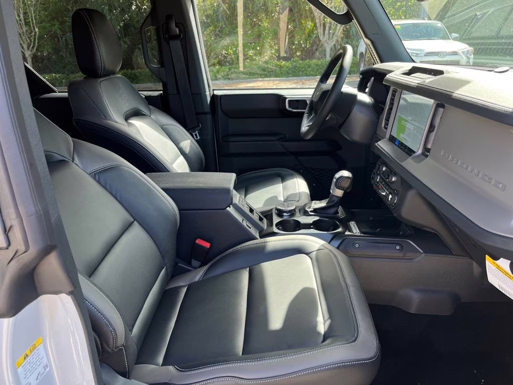 2026 Avalanche Ford Bronco Outer Banks 4X4 SUV