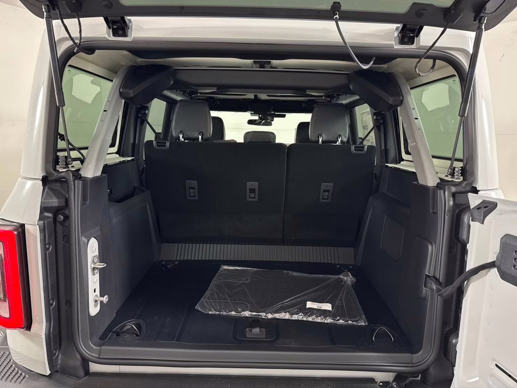 2026 Avalanche Gray Ford Bronco Badlands 4X4 SUV