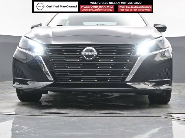 2025 Super Black Clearcoat Nissan Altima 2.5 SL FWD Sedan