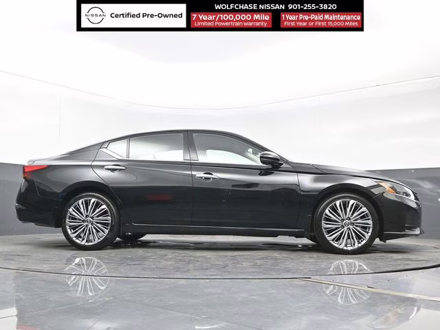 2025 Super Black Clearcoat Nissan Altima 2.5 SL FWD Sedan
