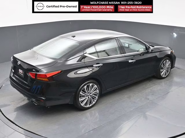 2025 Super Black Clearcoat Nissan Altima 2.5 SL FWD Sedan