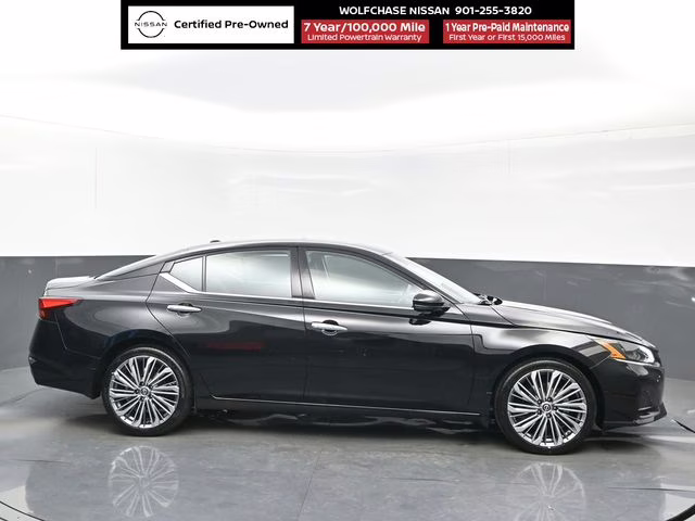 2025 Super Black Clearcoat Nissan Altima 2.5 SL FWD Sedan