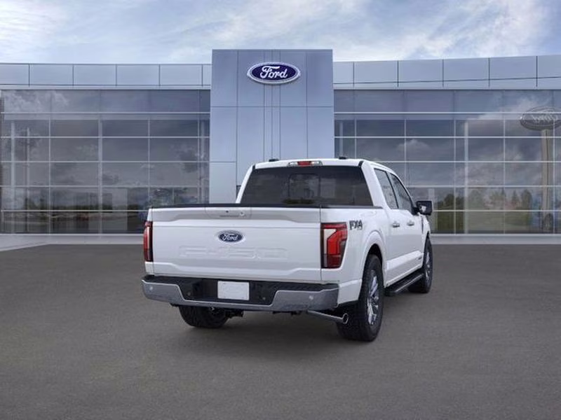 2026 Star White Metallic Tri-Coat Ford F-150 LARIAT 4X4 Truck