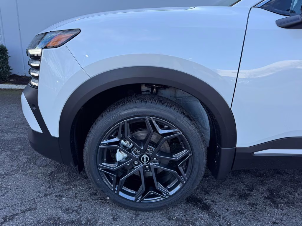 2026 Aspen White Tricoat Nissan Kicks SR AWD SUV
