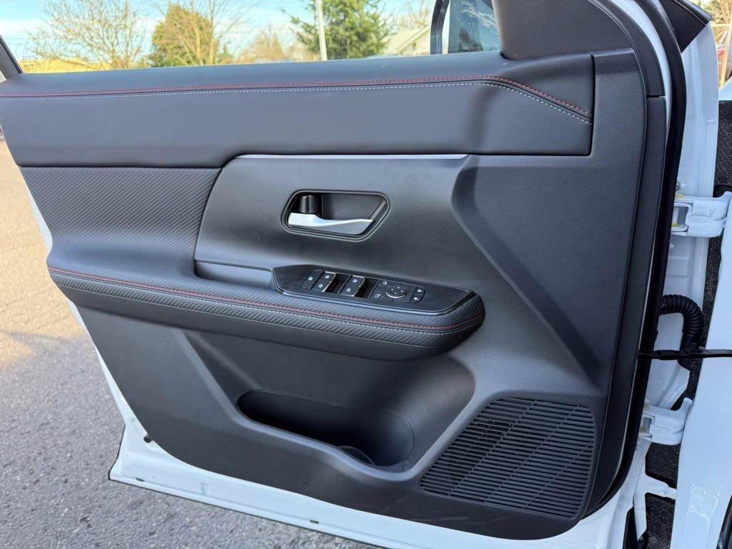 2026 Aspen White Tricoat Nissan Kicks SR AWD SUV