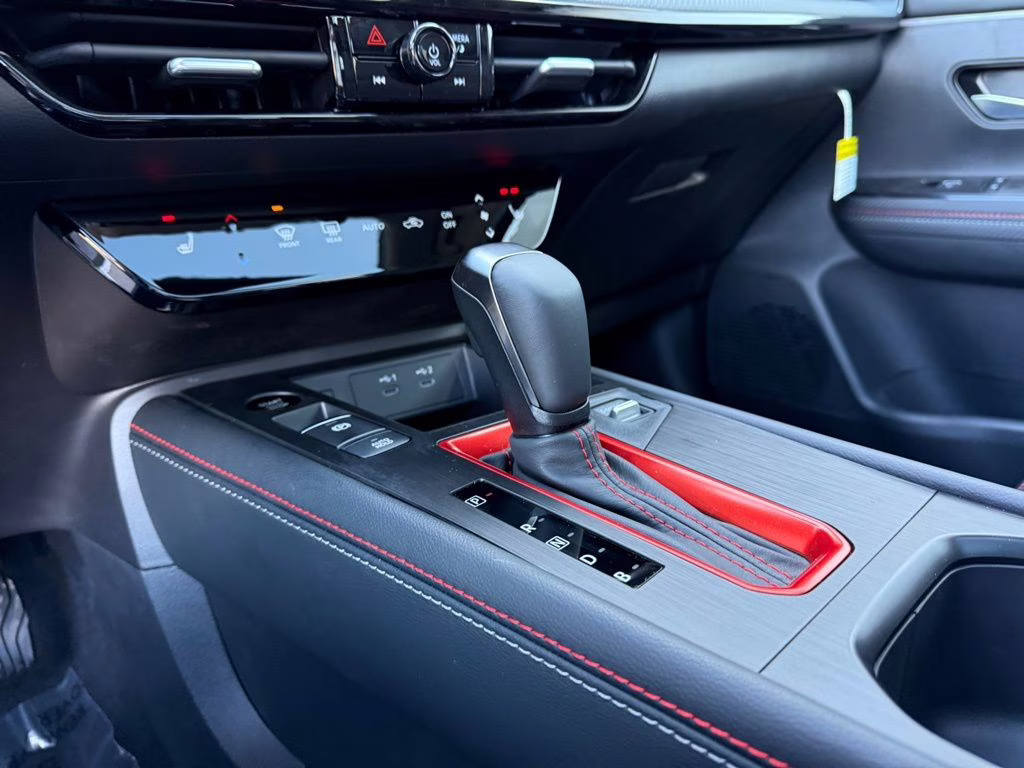 2026 Aspen White Tricoat Nissan Kicks SR AWD SUV