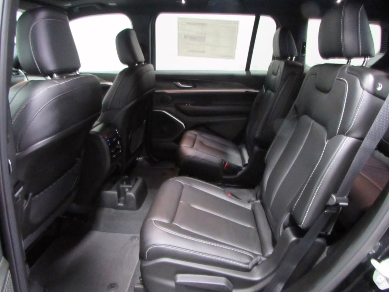 2026 Diamond Black Crystal Pearlcoat Jeep Grand Cherokee L Limited 4X4 SUV