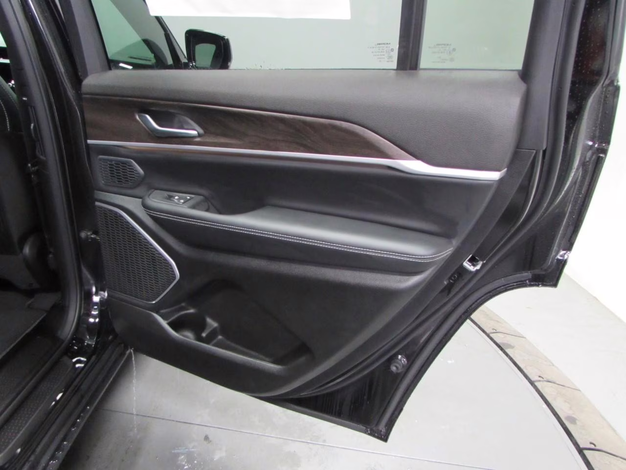 2026 Diamond Black Crystal Pearlcoat Jeep Grand Cherokee L Limited 4X4 SUV