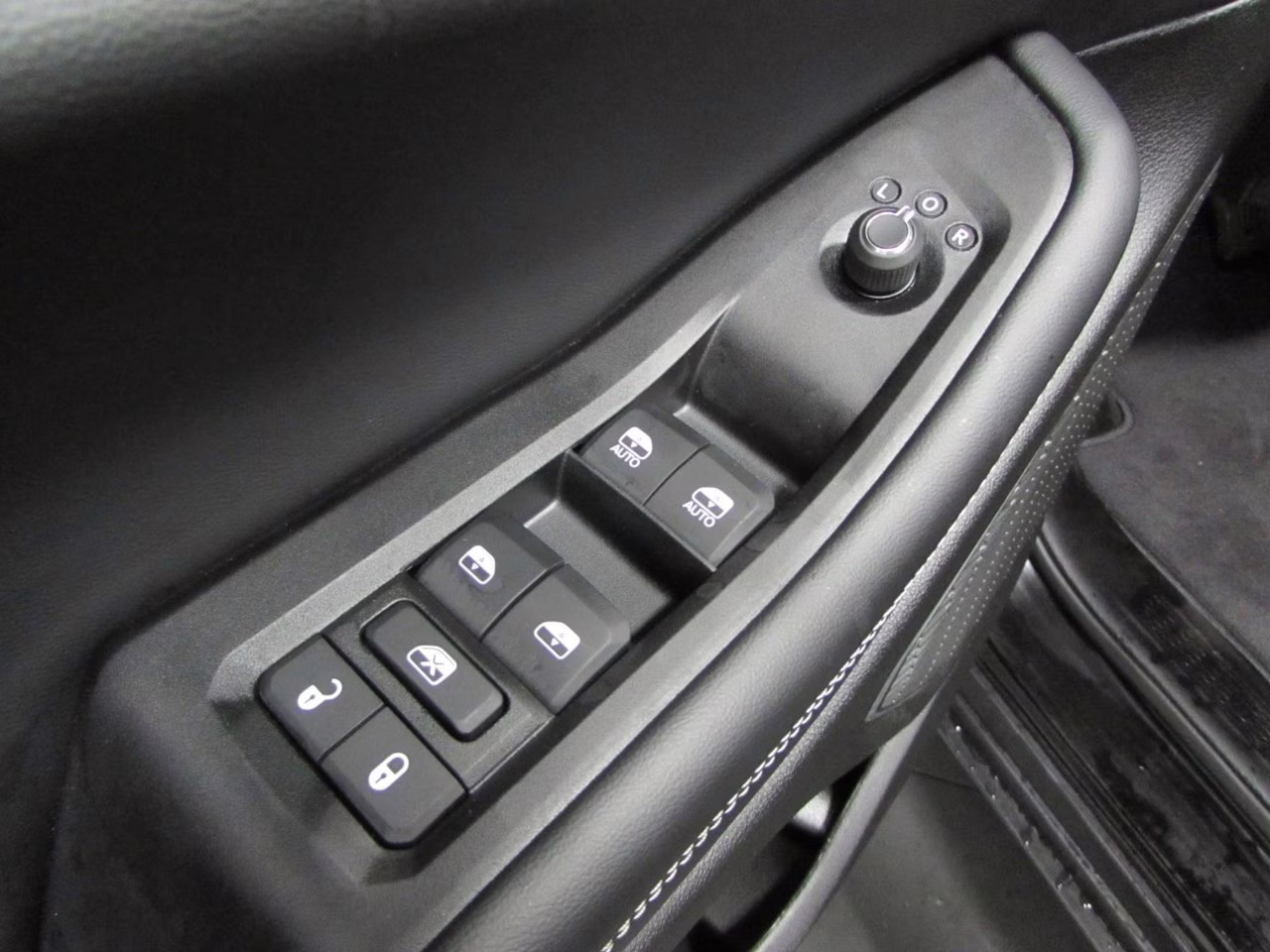 2026 Diamond Black Crystal Pearlcoat Jeep Grand Cherokee L Limited 4X4 SUV