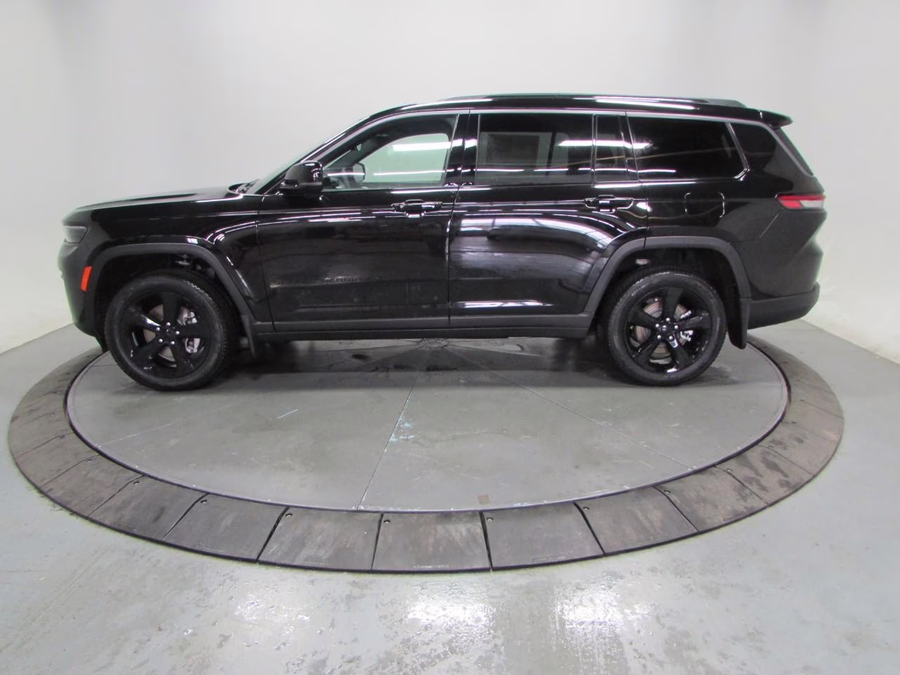 2026 Diamond Black Crystal Pearlcoat Jeep Grand Cherokee L Limited 4X4 SUV