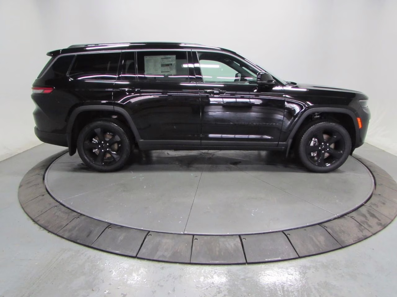 2026 Diamond Black Crystal Pearlcoat Jeep Grand Cherokee L Limited 4X4 SUV