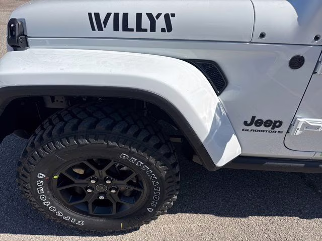 2026 Bright White Clearcoat Jeep Gladiator Willys 4X4 Truck