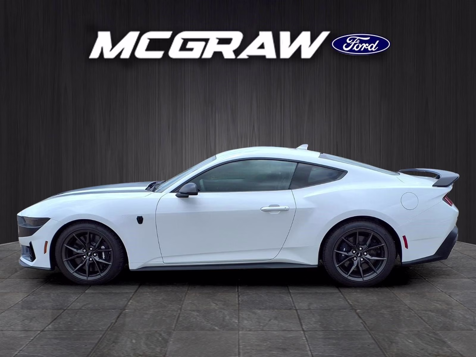 2026 Oxford White Ford Mustang Dark Horse RWD Coupe