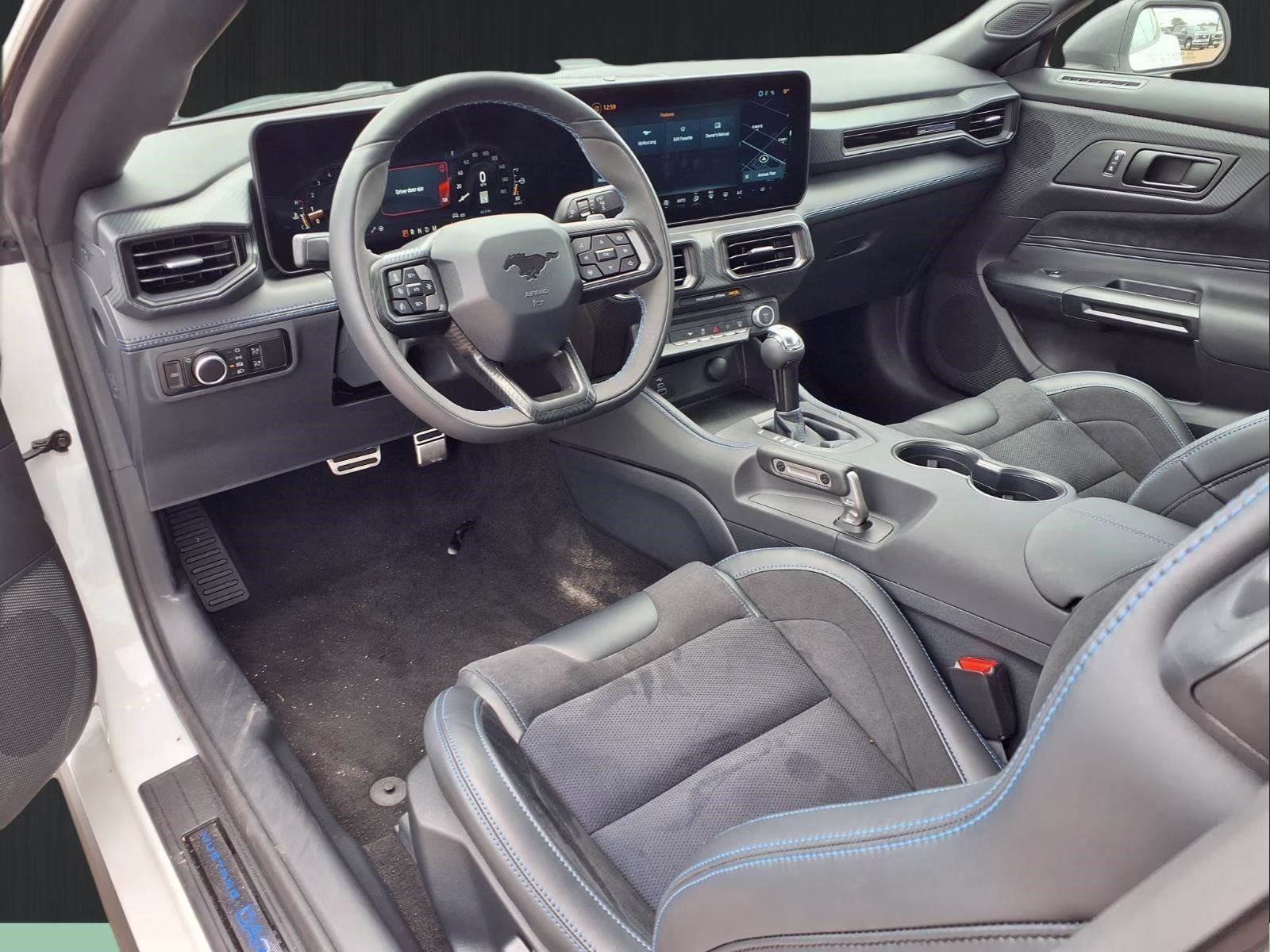 2026 Oxford White Ford Mustang Dark Horse RWD Coupe