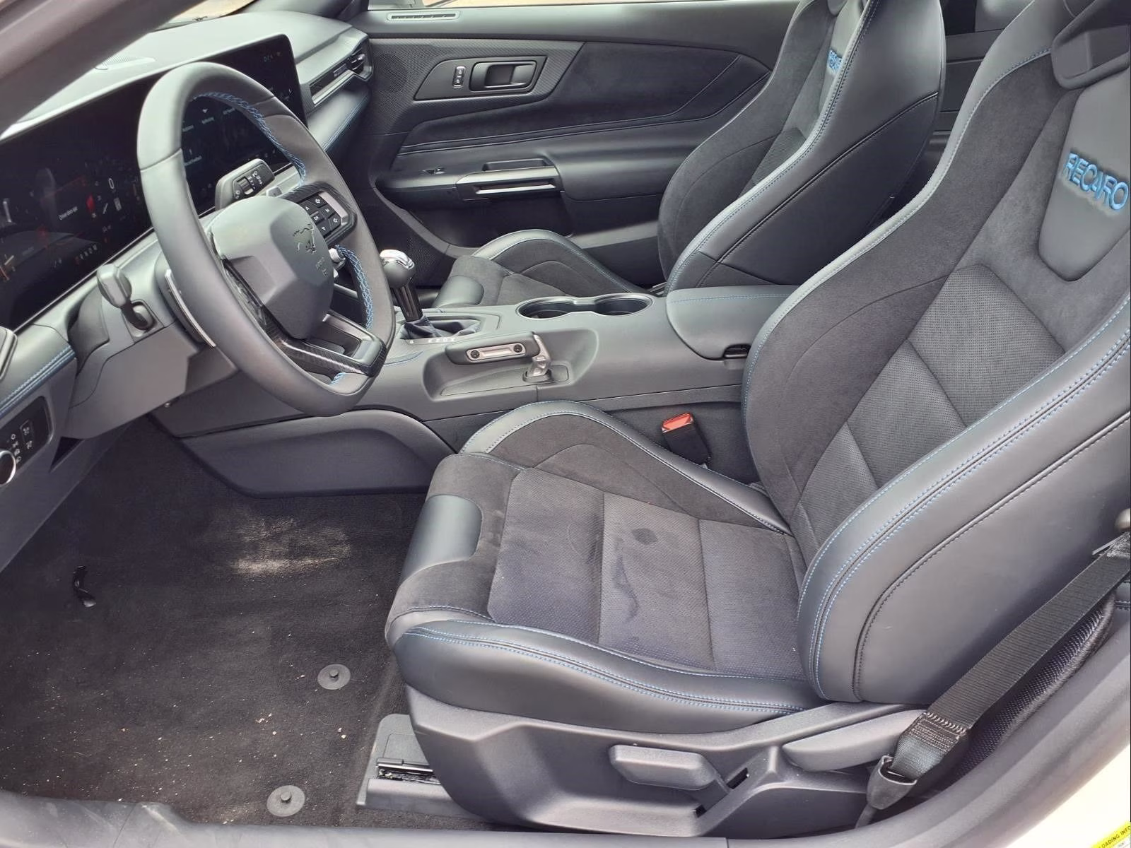 2026 Oxford White Ford Mustang Dark Horse RWD Coupe