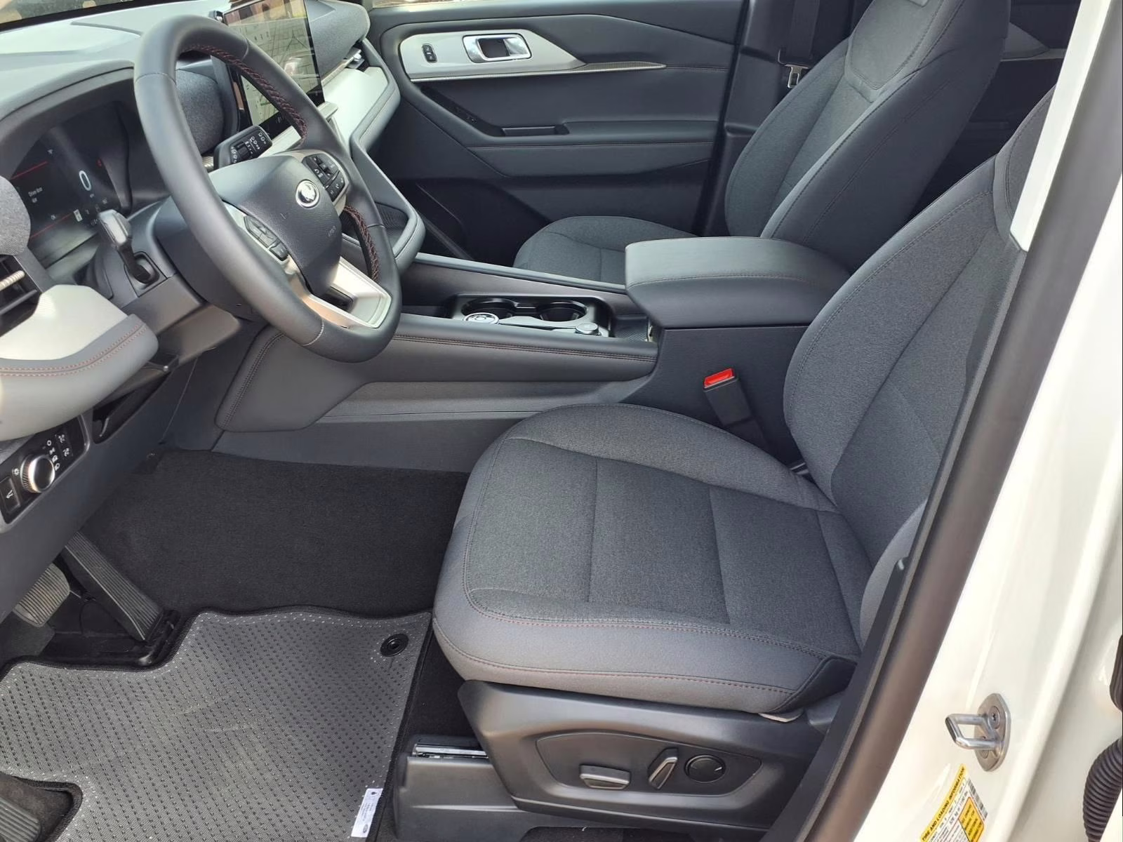 2026 White Metallic Ford Explorer Active RWD SUV