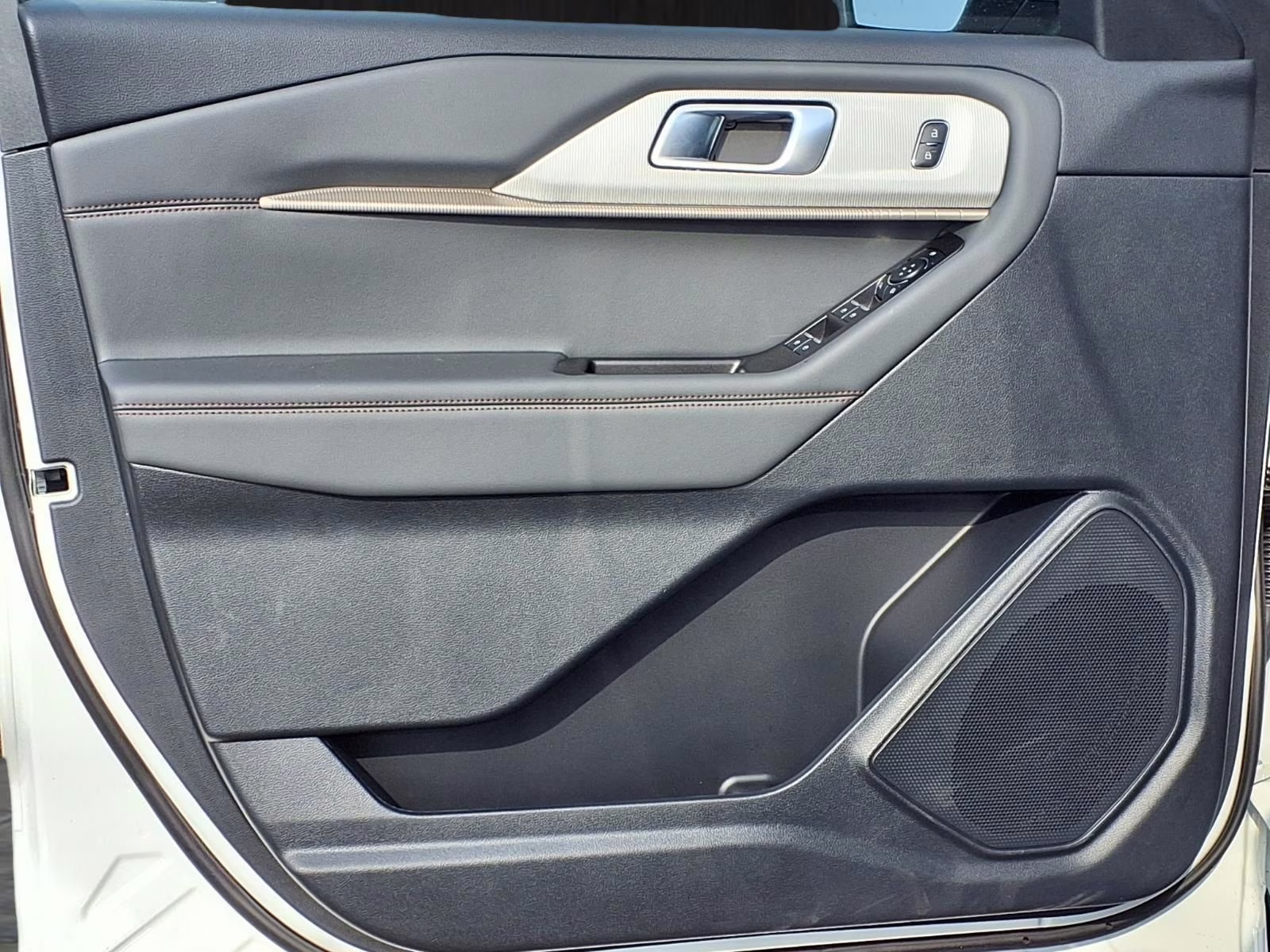 2026 White Metallic Ford Explorer Active RWD SUV