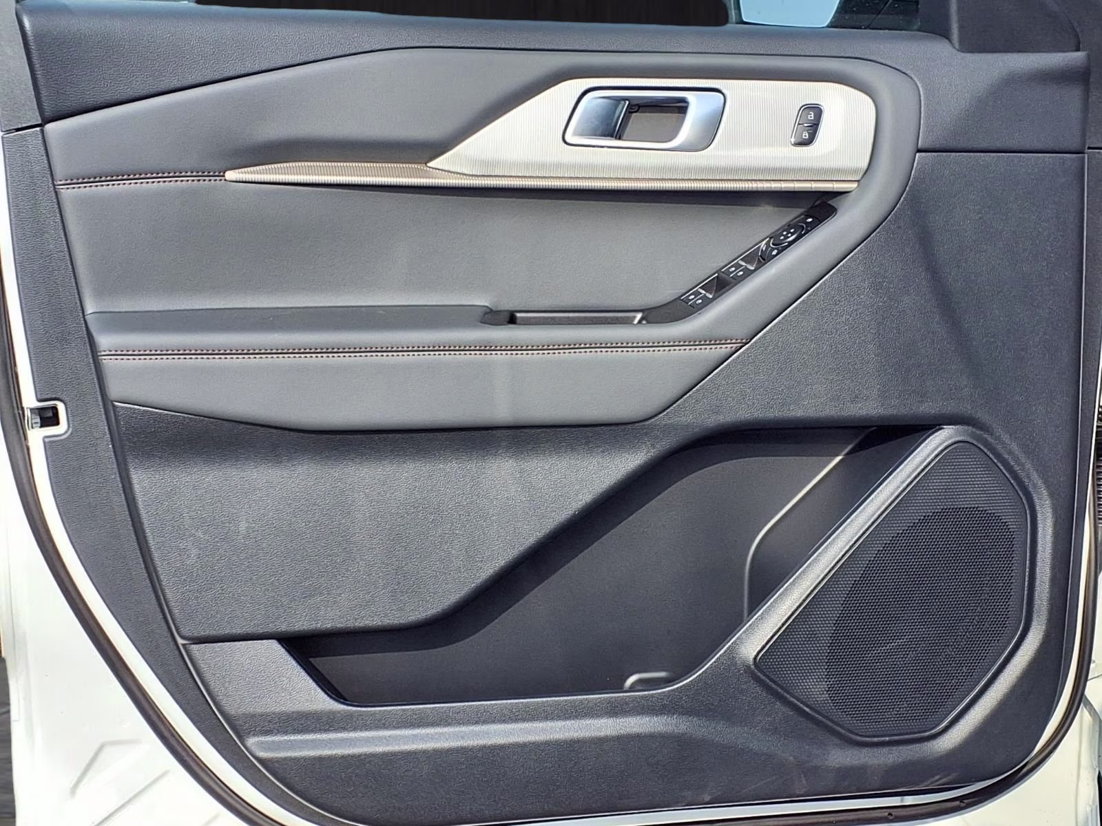 2026 White Metallic Ford Explorer Active RWD SUV