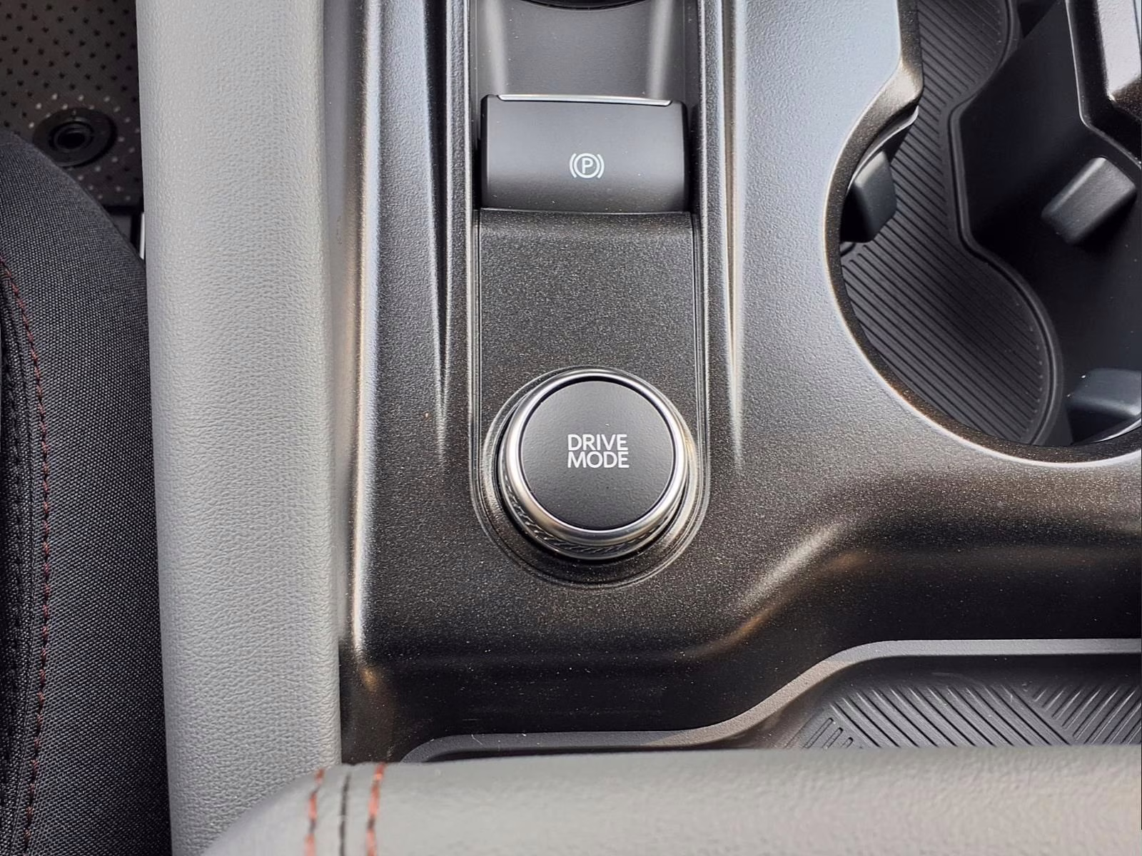 2026 White Metallic Ford Explorer Active RWD SUV