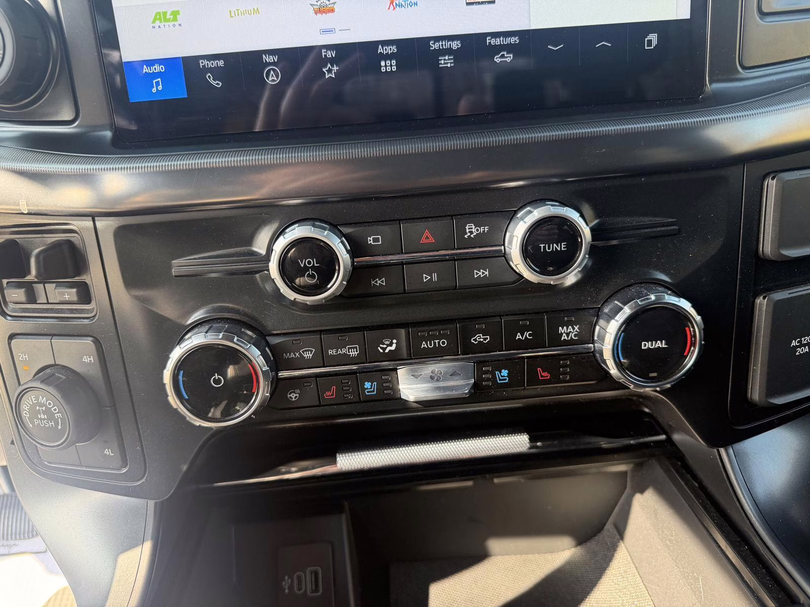 2025 Antimatter Blue Ford F-150 LARIAT 4X4 Truck