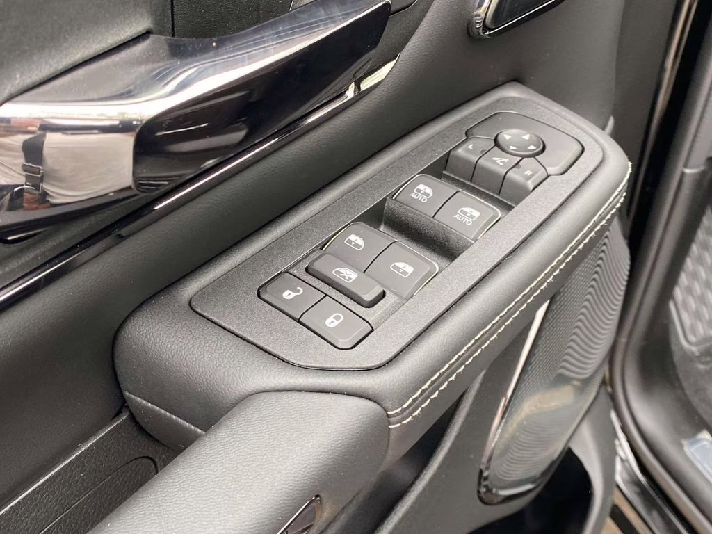 2026 Diamond Black Crystal Pearlcoat Ram 1500 Limited 4X4 Truck