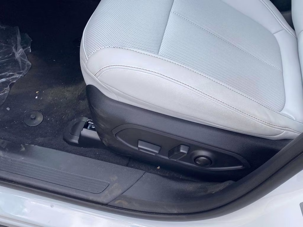 2026 Bright White Clearcoat Jeep Cherokee Limited 4X4 SUV