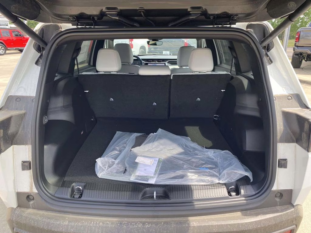 2026 Bright White Clearcoat Jeep Cherokee Limited 4X4 SUV